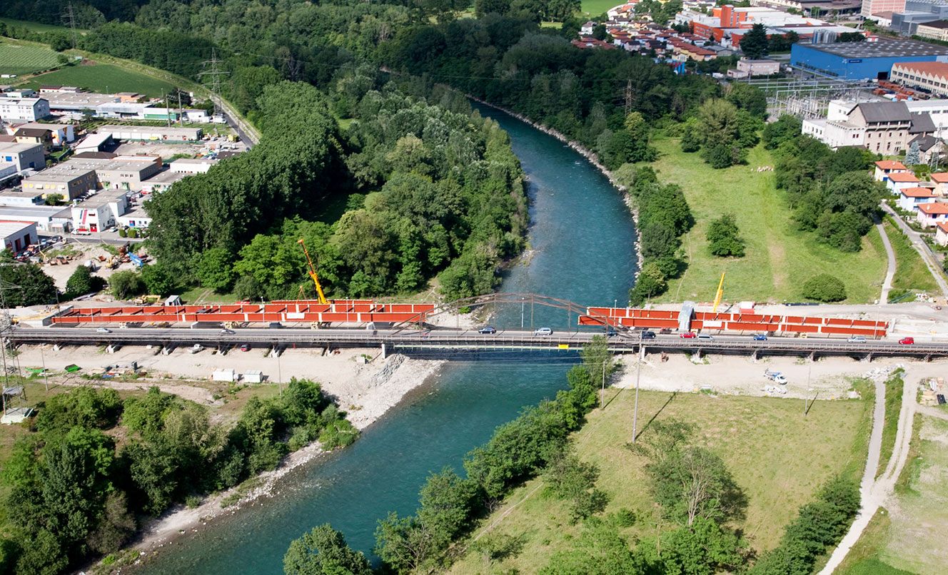 Brücke über den fluss Ticino, BELLINZONA – SCHWEIZ